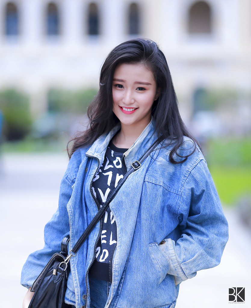 女警跪趴被按住高高撅起小说
